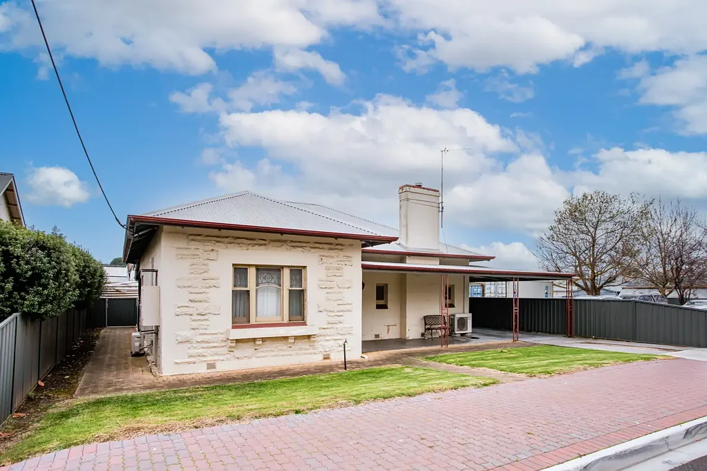Naracoorte 3房  Zoned Town Centre - Dual Purpose - Huge Potential