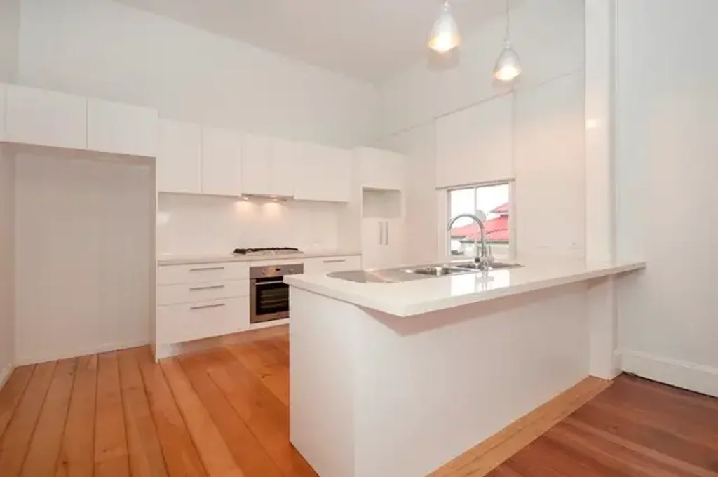 Charming, 4 bedroom, modern half house with city views!