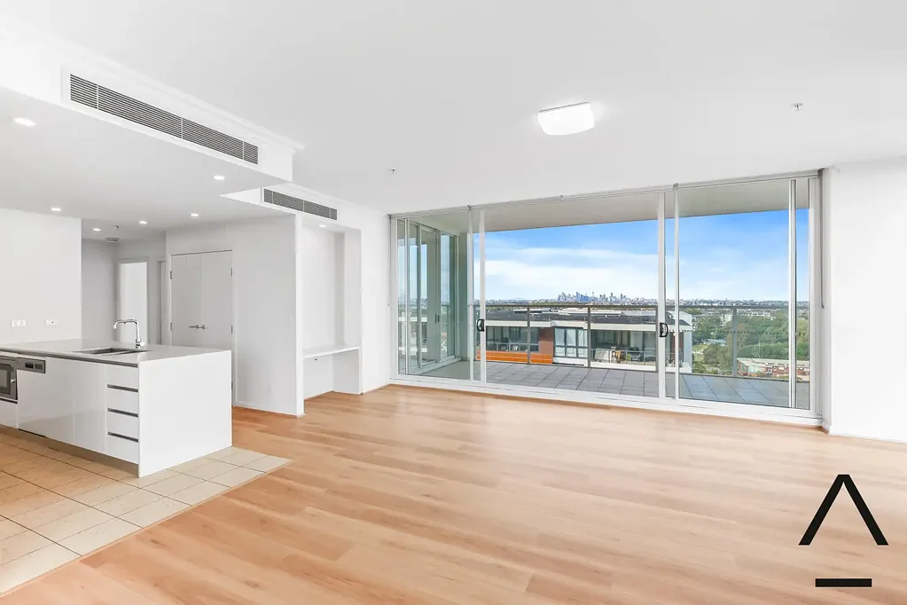 Modern Rental Property with Scenic Views and Prime Location
