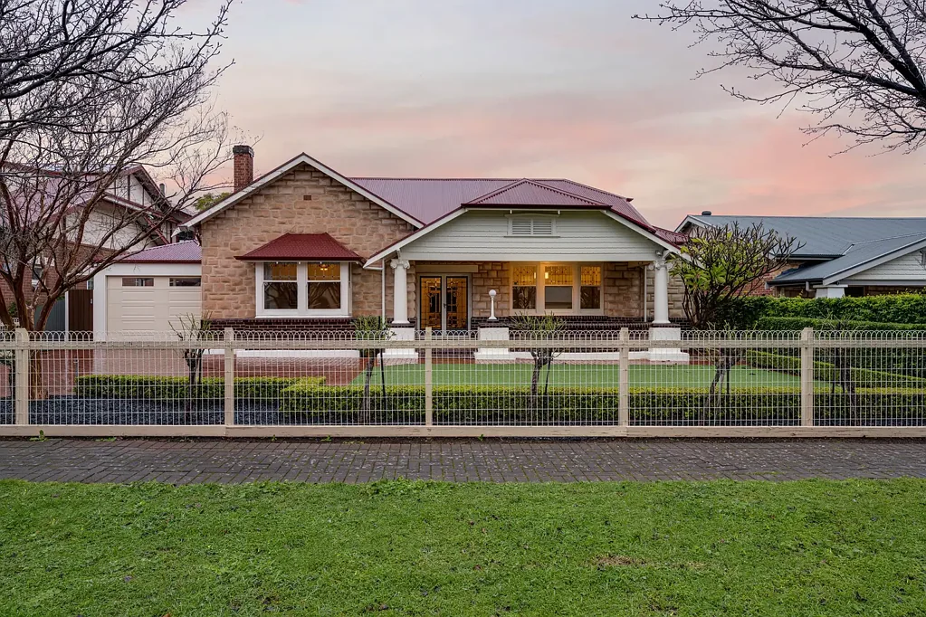 Tusmore 5房  Californian Bungalow with Pool, Court & Inner-Eastern Status.