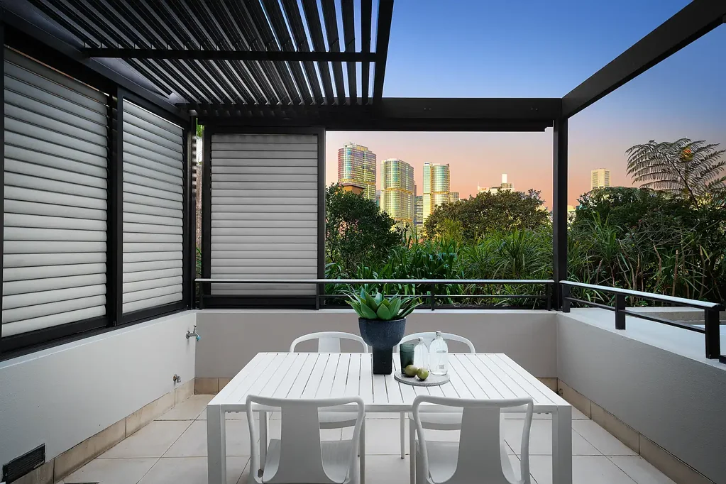 Pyrmont 1 Bedroom Oversized one bed plus study with City Skyline Views
