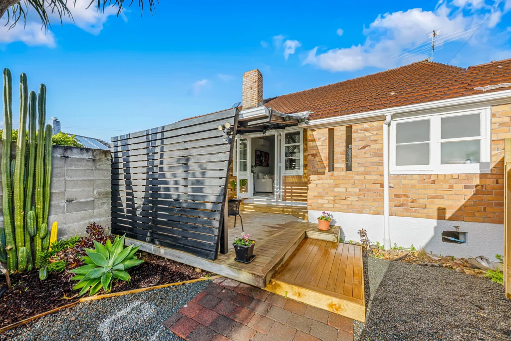Point Chevalier 2બેડરૂમ Unbeatable entry level home in a great street!