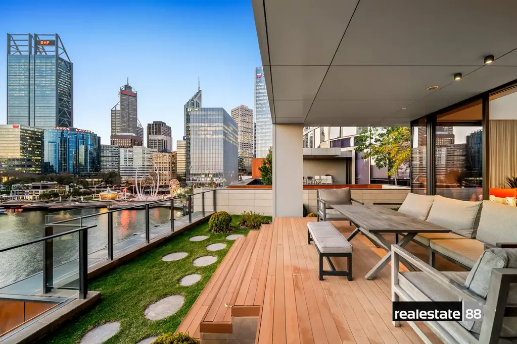Perth 2 Bedroom Rare Courtyard Luxury in the Heart of Elizabeth Quay