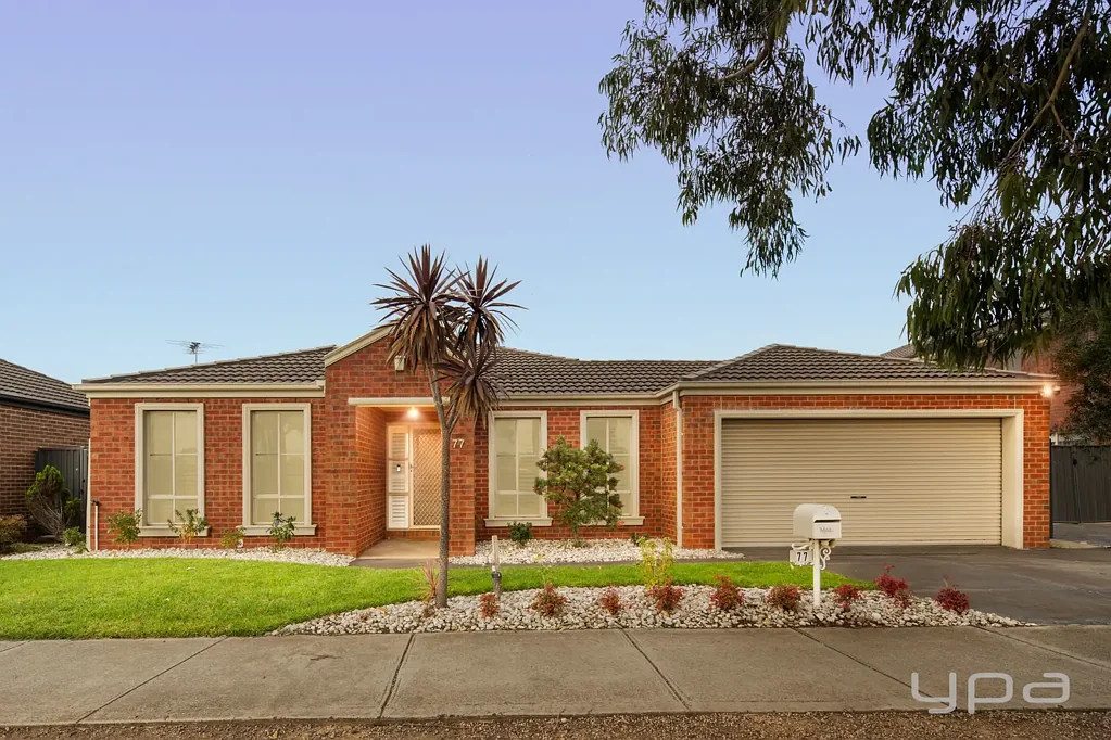Manor Lakes 6 Bedroom Stylish, Spacious & Superbly Located
