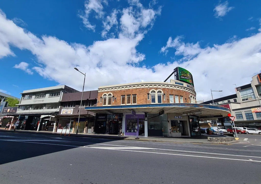 Newmarket  CBRE - Character Corner Office on Broadway