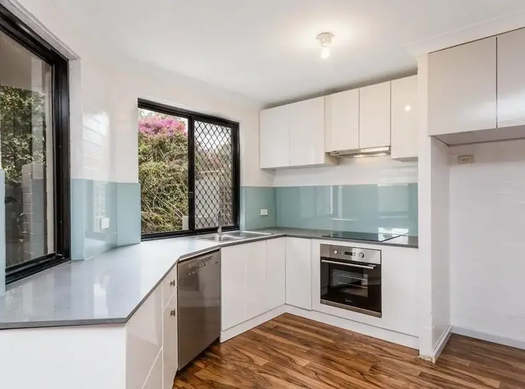 2x1 UNIT IN EAST VICTORIA PARK