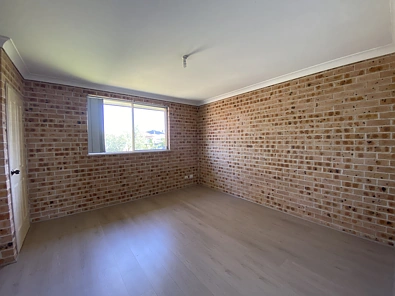 11 Hollydene Crescent, Edensor Park, NSW 2176, 3 slaapkamers, 1 badkamers, Apartment
