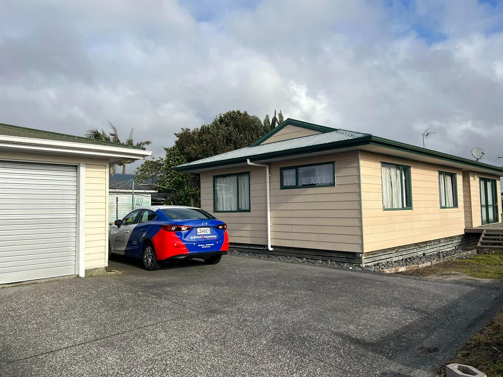 Easy Living: Sunny 3-Bedroom Home in Te Atatu ...