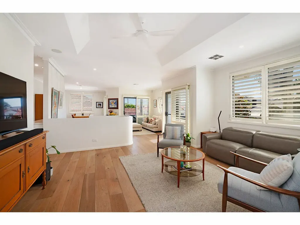 6 MONTH LEASE ONLY - PREMIUM HAMILTON LIFESTYLE CLOSE TO CAFÉS, BEACHES AND TRANSPORT