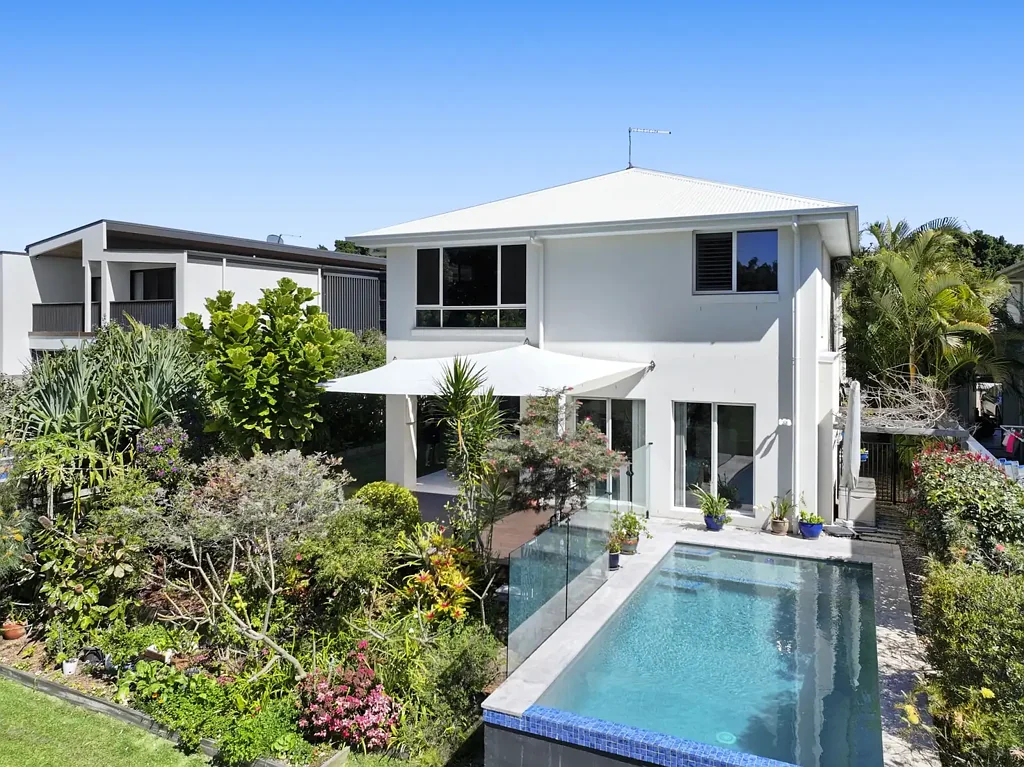 Robina 4 Bedroom Family Entertainer Overlooking The Glades Golf Course