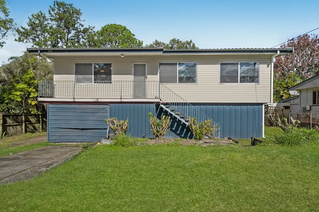 RENOVATED WITH NEW KITCHEN & BATHROOM!