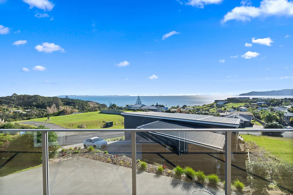 Cable Bay 4 Slaapkamer Spacious Home with Sweeping Sea Views
