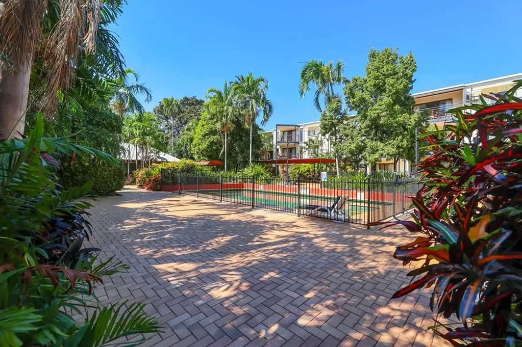 Parap 2कमरा Nestled in a tropical garden paradise