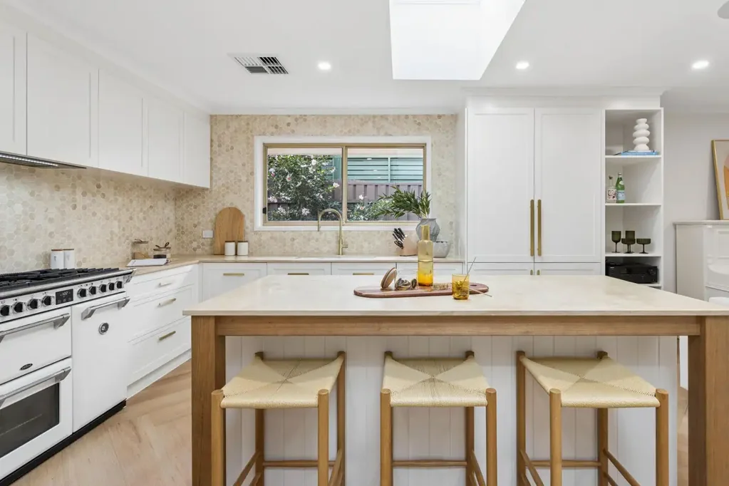 Wynn Vale 4房  Simply Stunning, Renovated & Ready for You!