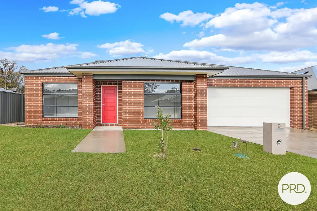 LOW MAINTENANCE 3 BEDROOM HOME!