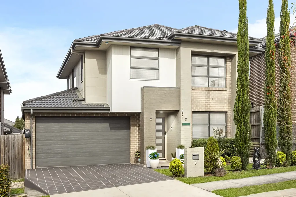 Schofields 5غرفة نوم North-Facing, Immaculately Designed Family Home in the heart of Tallawong - Bedroom & Full Bathroom Downstairs!