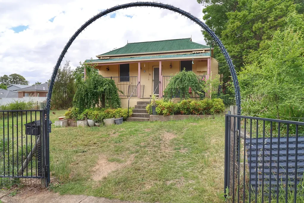 Cowra 3Zimmer Perfect location to renovate or re-develop