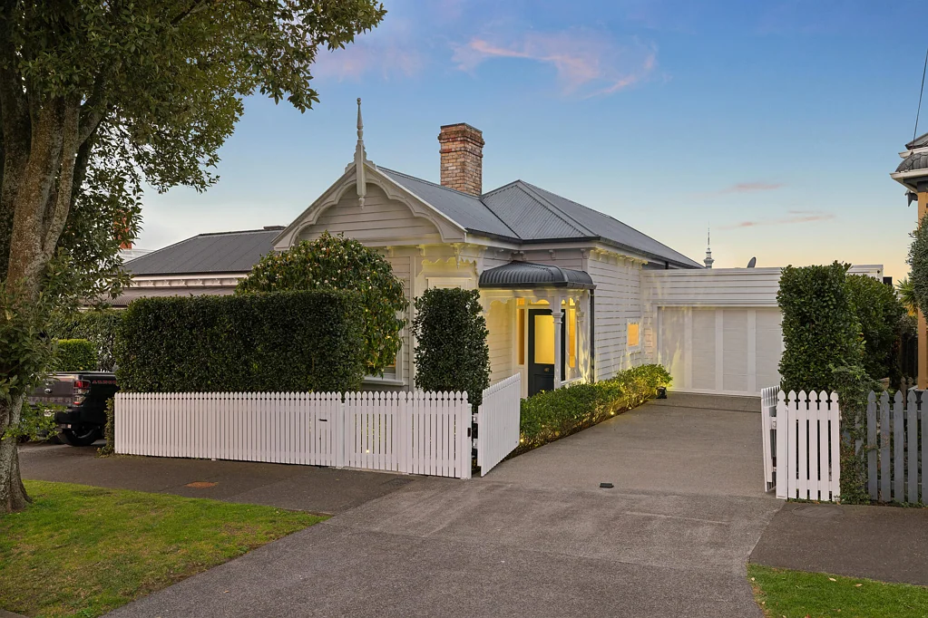 Grey Lynn 4 Slaapkamer The element of surprise
