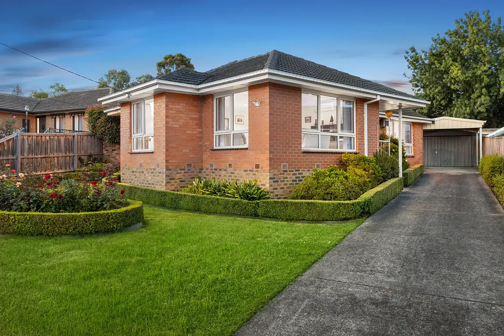10 Silverton Drive, Ferntree Gully, VIC 3156