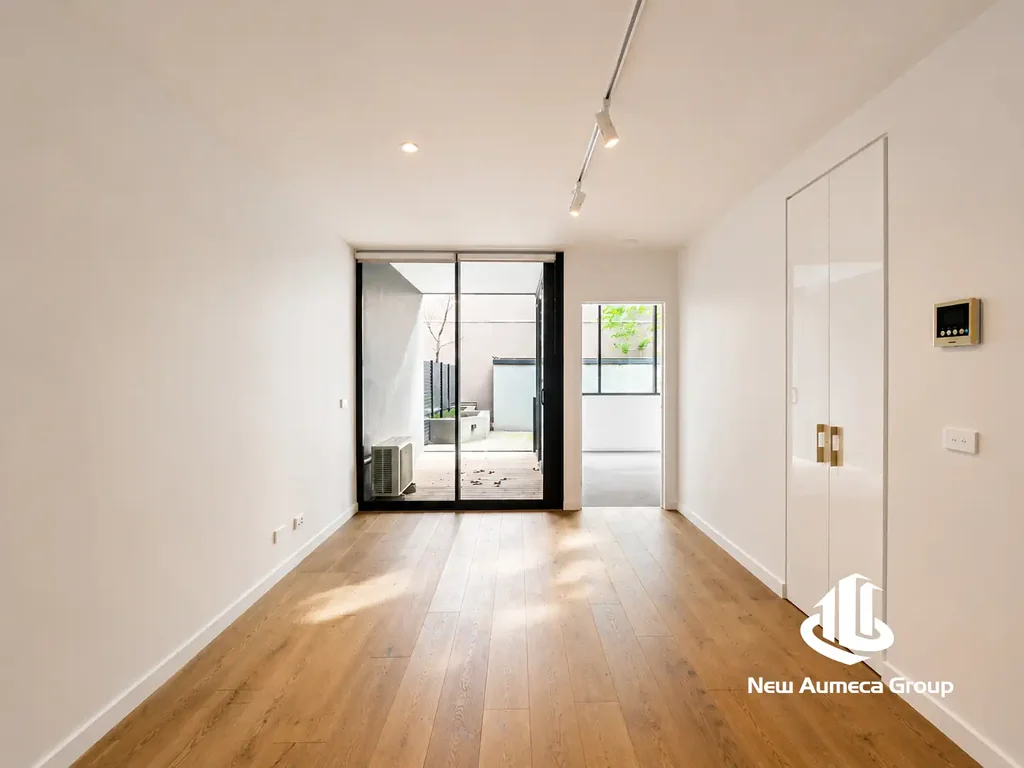 Private Backyard, Ground-Floor Convenience