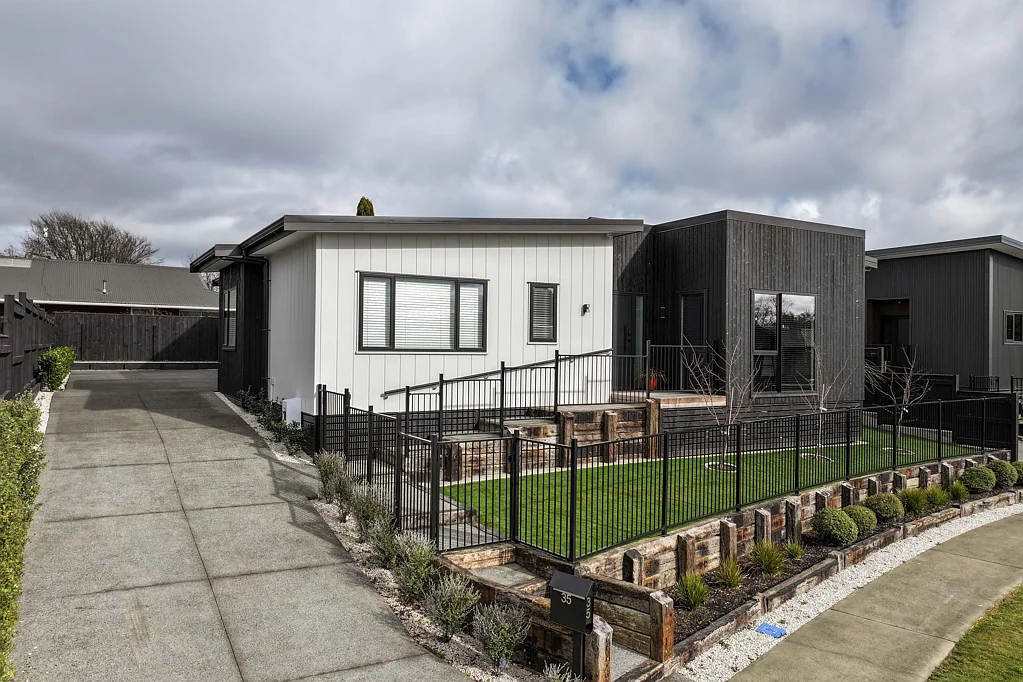 Hokowhitu 4Moenga Near new Hokowhitu four bedroom home