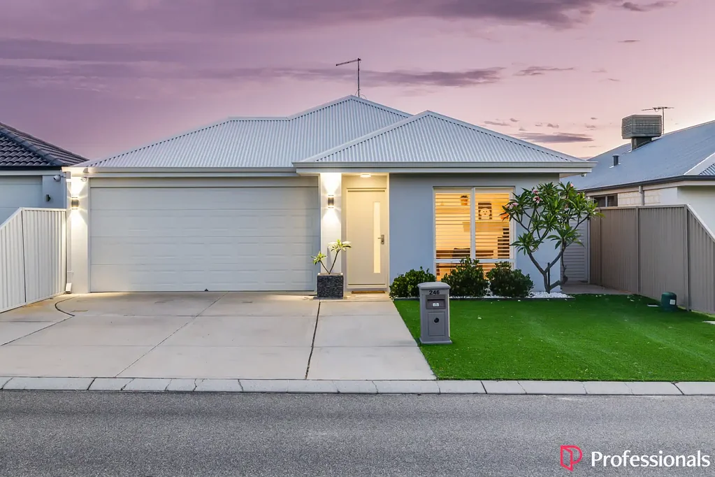 Landsdale 3ਬੈੱਡਰੂਮ For Sale by Tom Zdunek - Pocket Rocket Perfection!