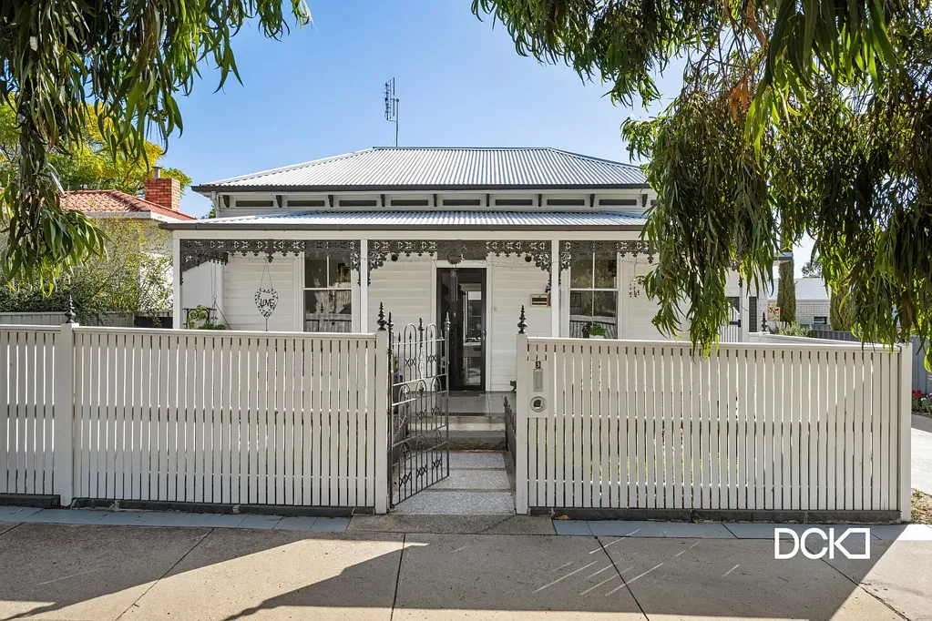 North Bendigo 4침실 RENOVATED & EXTENDED CHARMER NEAR THE HOSPITAL