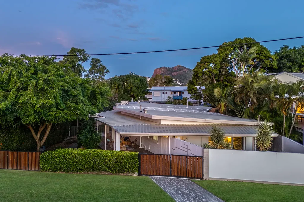 8 Havana Street, Rowes Bay, QLD 4810