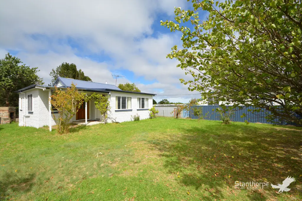 Stanthorpe 2બેડરૂમ STANTHORPE - 2 BEDROOM COTTAGE ON OVER 1300m2 - WALKING DISTANCE TO CENTRE OF TOWN