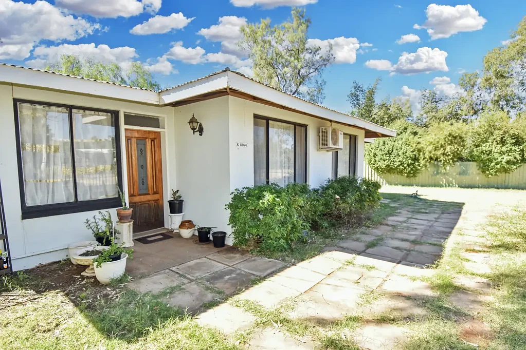 Gillen 3Zimmer Space, Potential & Opportunity!