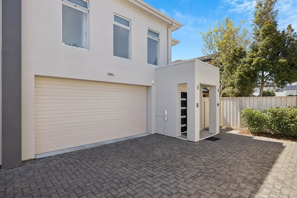 Warradale 3غرفة نوم MAGNIFICENT LOCATION - PERFECT TO LIVE-IN or INVEST-IN & DOUBLE GARAGE..