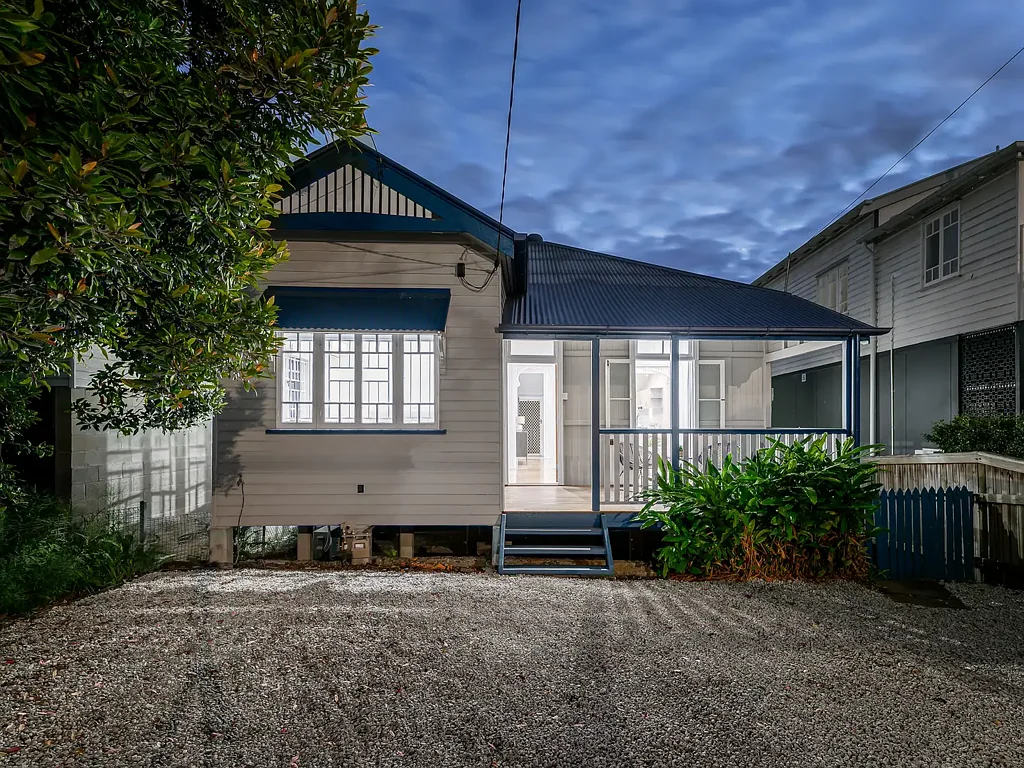 Herston 3 Slaapkamer Charming Character Cottage - Move-In Ready in the Herston Health Precinct