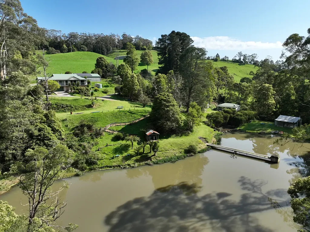 Yarragon South Exclusive Lakeside Estate - Wildlife, Water & Stunning Views