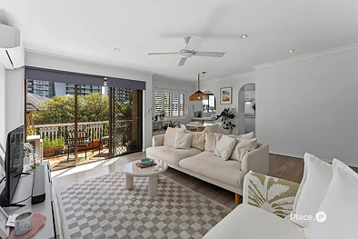 Coorparoo 2房 Coorparoo 中心精心翻新的顶层寓所 Tastefully Renovated Top-Floor Retreat in the Heart of Coorparoo