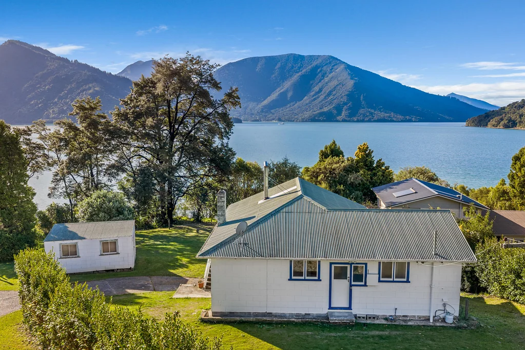 Havelock 3房  Waterfront, Boatshed, North Facing & Road Access!