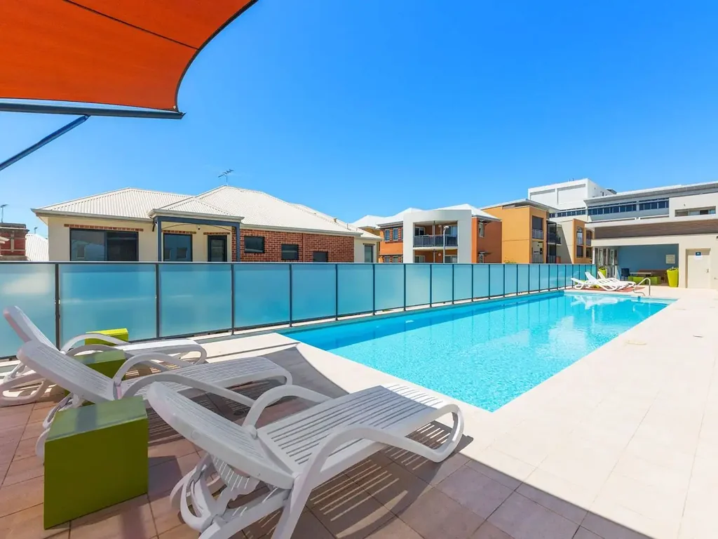 Spacious One bedroom Apartment  - UNFURNISHED WITH CITY VIEWS!!