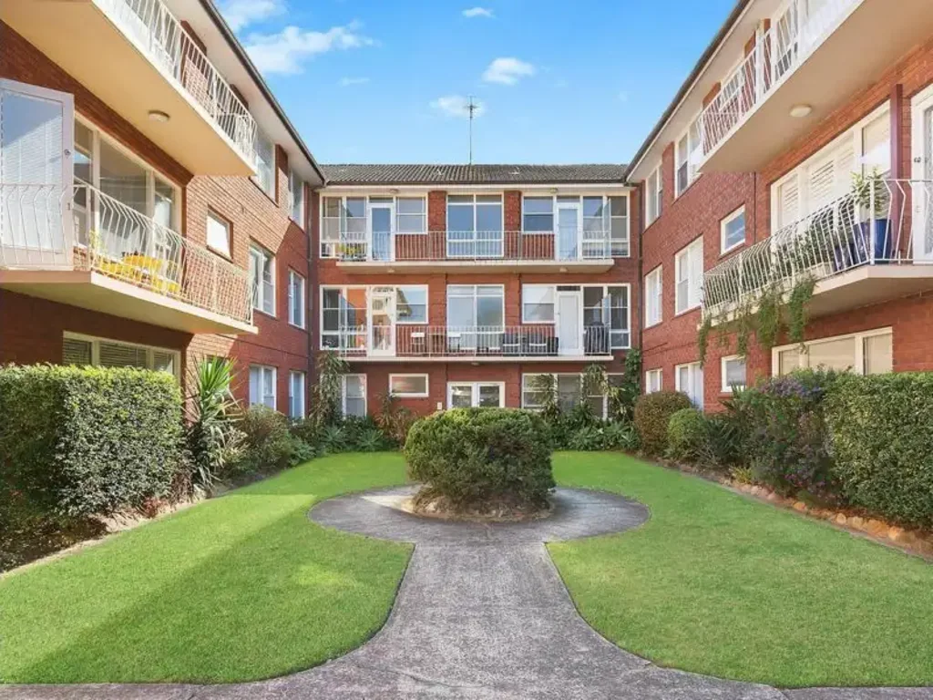 PERFECTLY LOCATED ONE BEDROOM - DIRECTLY OPPOSITE BEACH AND