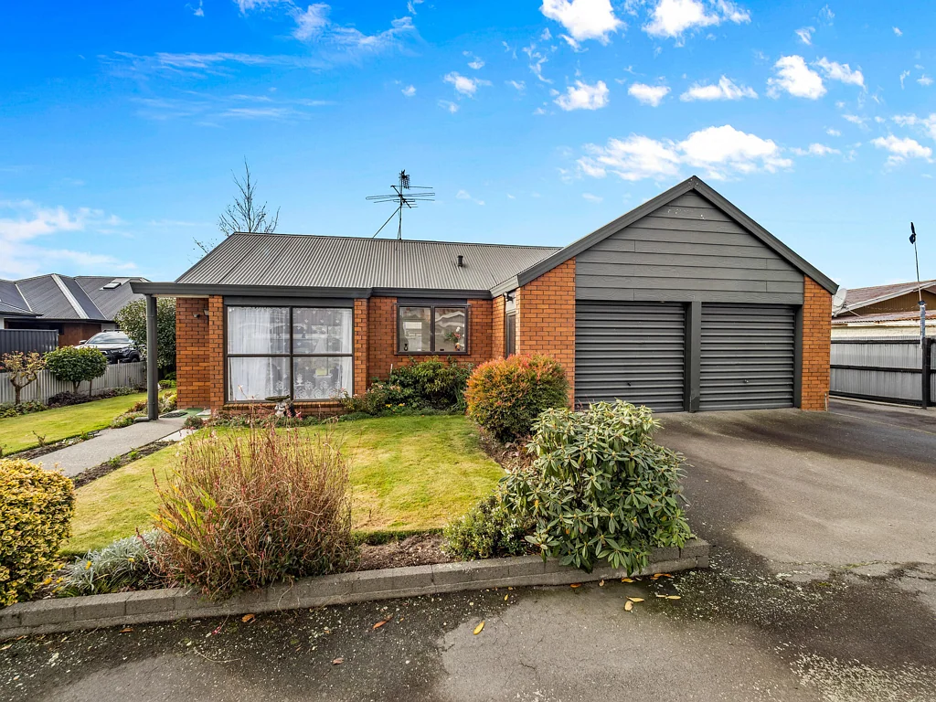 Ashburton 2 Bedroom Very rare opportunity