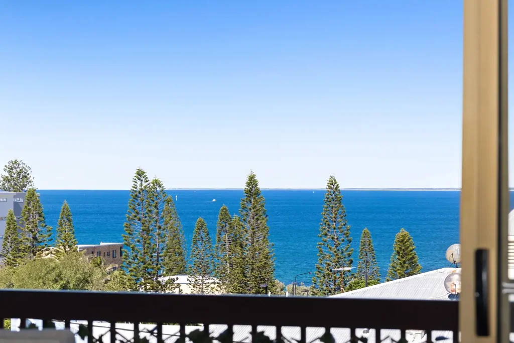 Kings Beach 2ห้องนอน Sun, Sand & Sea Views within Spanish Villas – Your Kings Beach Escape Awaits!