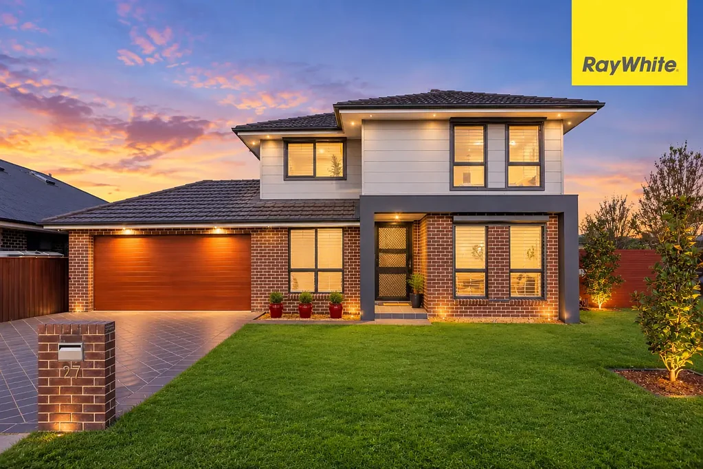 Colebee 5Kwarto Impressive Family Living on a Generous 640 sqm Block