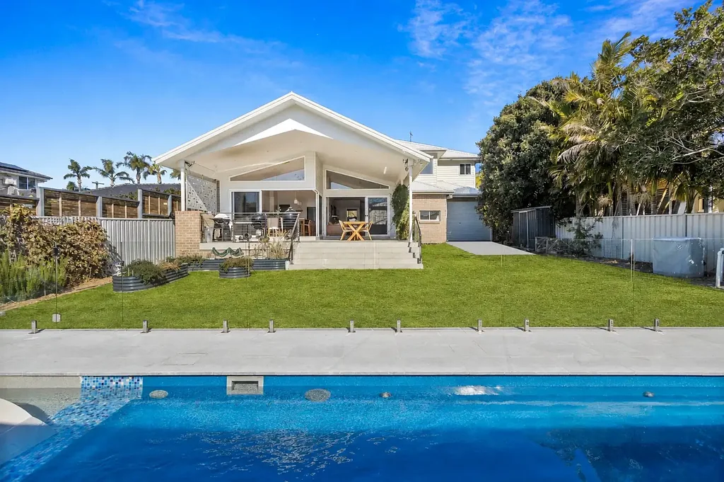 Towradgi 4房 海滨飞地中的滨海家庭豪宅 Coastal Family Luxury in a Premier Beachside Enclave