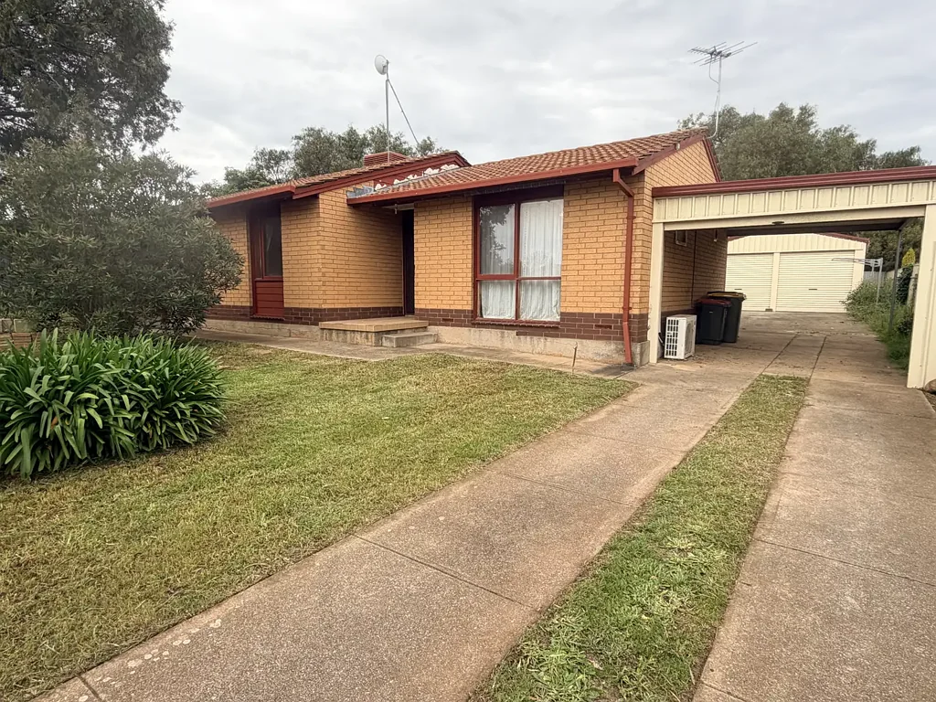 Morphett Vale 4कमरा Solid Four Bedroom Home on 733sqm with Pergola and Double Garage
