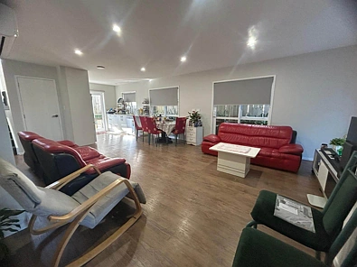 Recently Built 5 Bedroom with Style and Spacious!