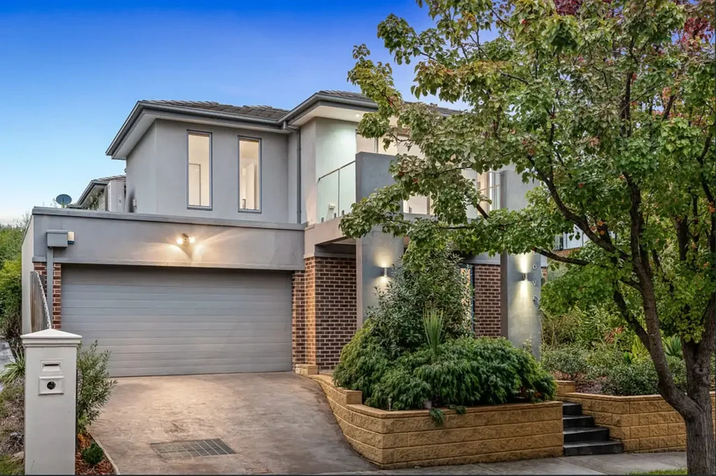 Stylish Doncaster East Living in a Prime School Zone