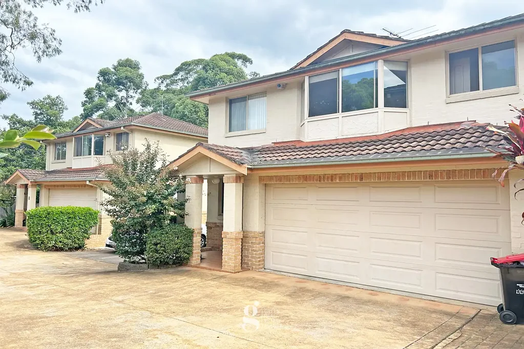 Modern, Spacious, Stylishly Updated 3-Bedroom Villa in the Heart of Epping!