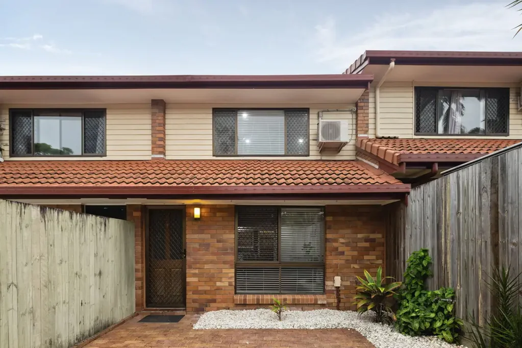 Springwood 2ห้องนอน Secure, Serene Living in this Renovated Townhouse