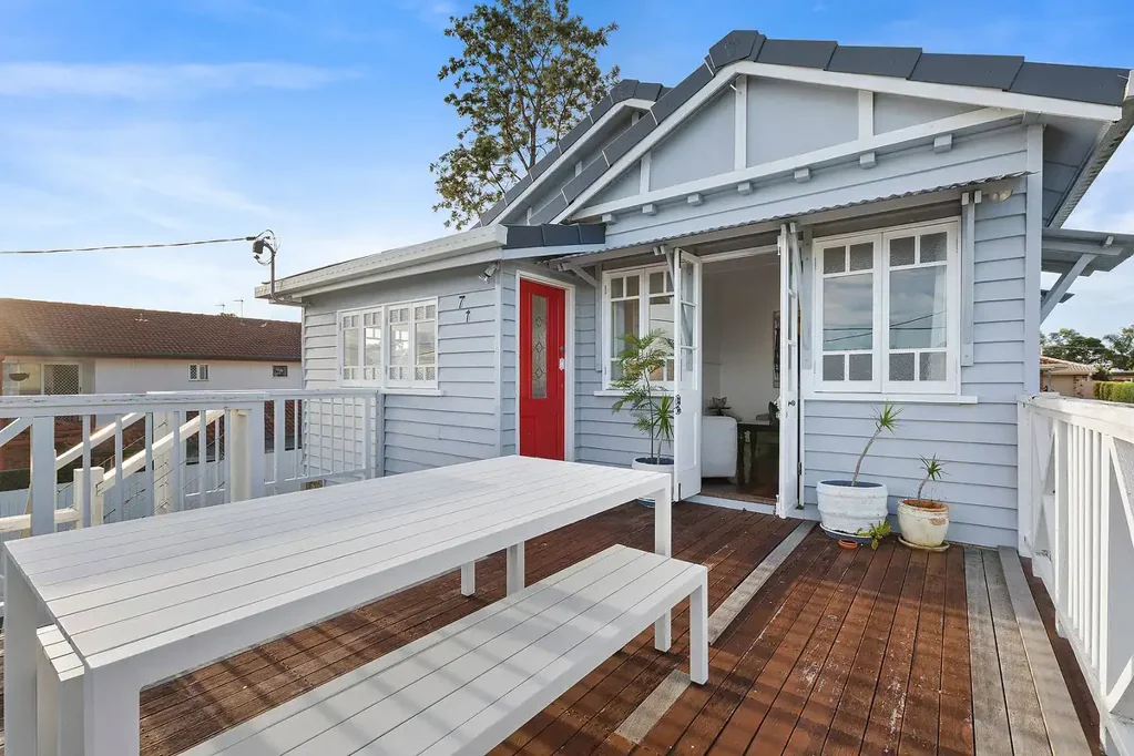 BEAUTIFUL CHARACTER HOME... CITY VIEWS & PRIME LOCATION!