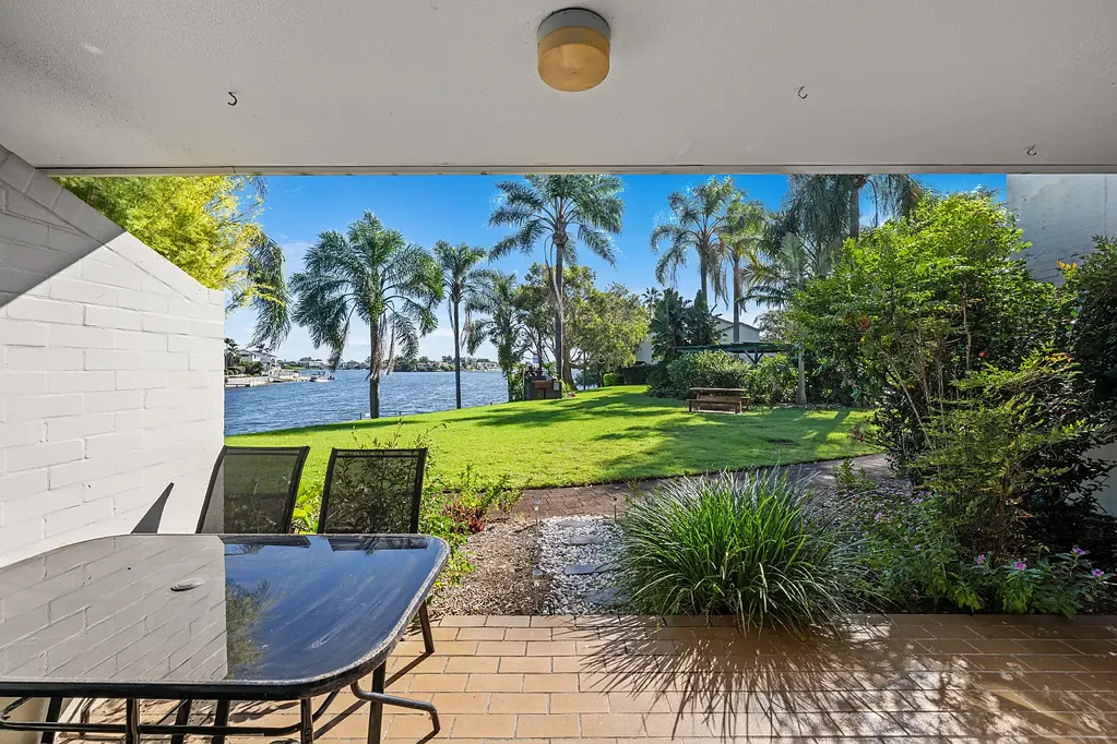 2/111 Markeri Street, Mermaid Waters, QLD 4218