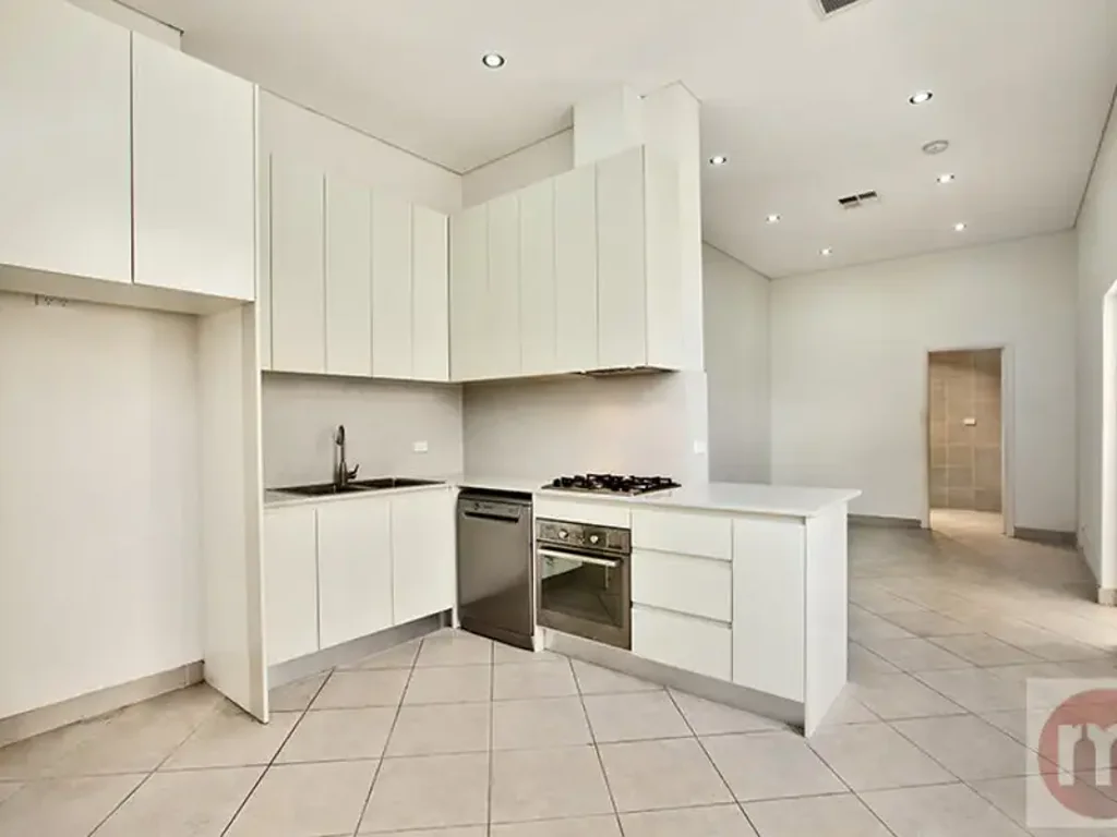 SUPER SIZED APARTMENT WITH COURTYARD & SECURE PARKING!