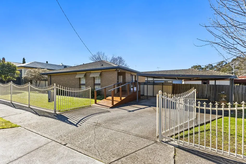 Traralgon 3침실 Neat as a Pin – Walk to the CBD